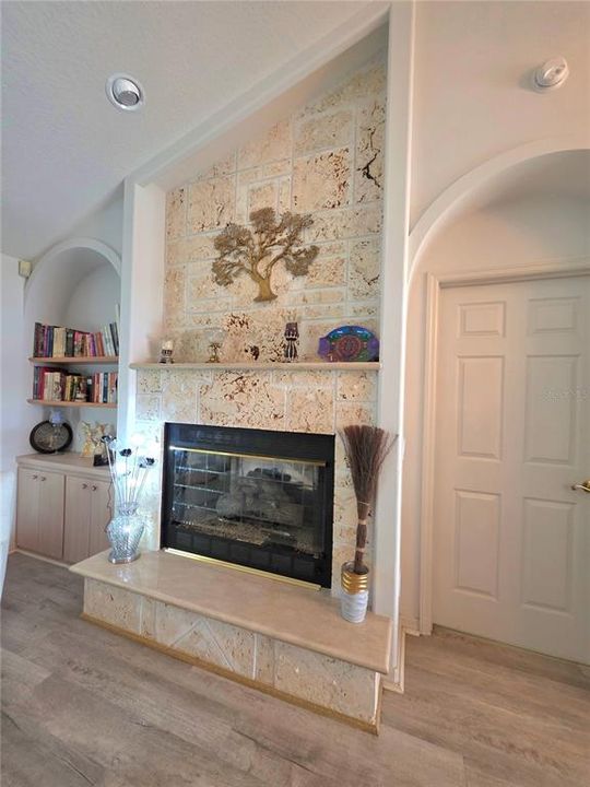 For Sale: $415,000 (3 beds, 2 baths, 1955 Square Feet)