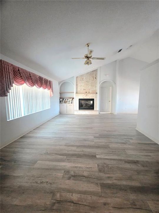 For Sale: $415,000 (3 beds, 2 baths, 1955 Square Feet)