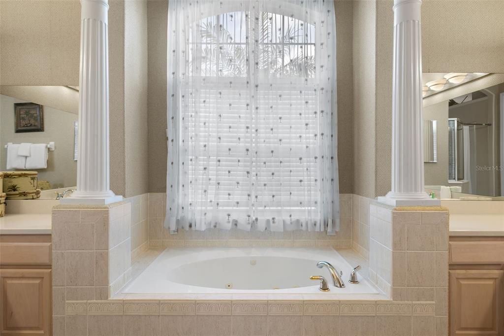 В аренду: $5,500 (5 спален, 4 ванн, 3676 Квадратных фут)