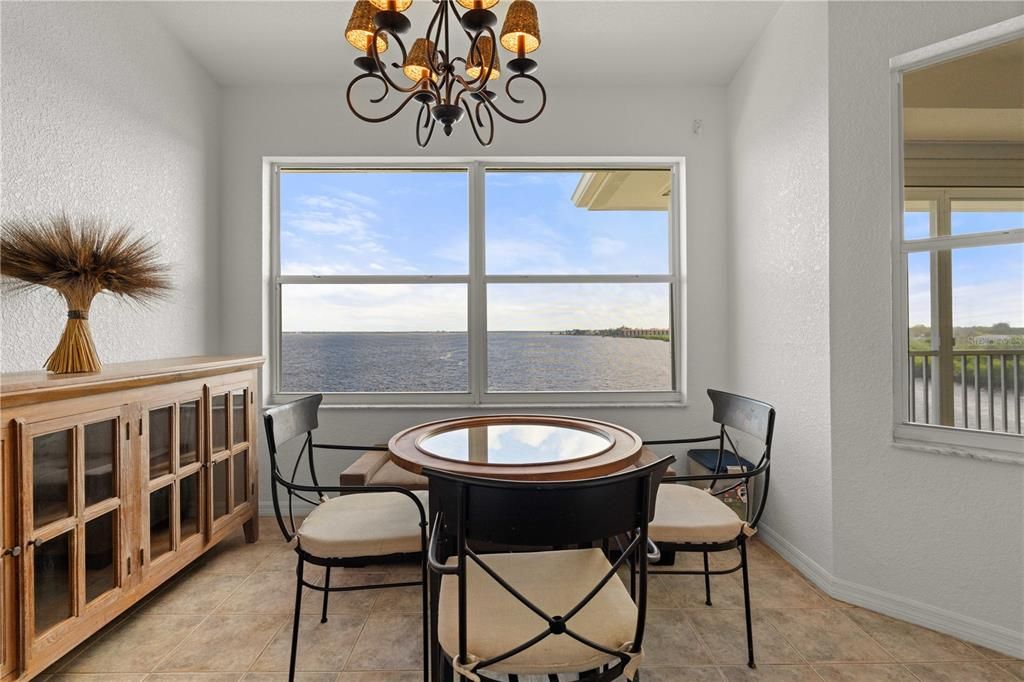 合同活跃: $579,000 (3 贝兹, 2 浴室, 2018 平方英尺)