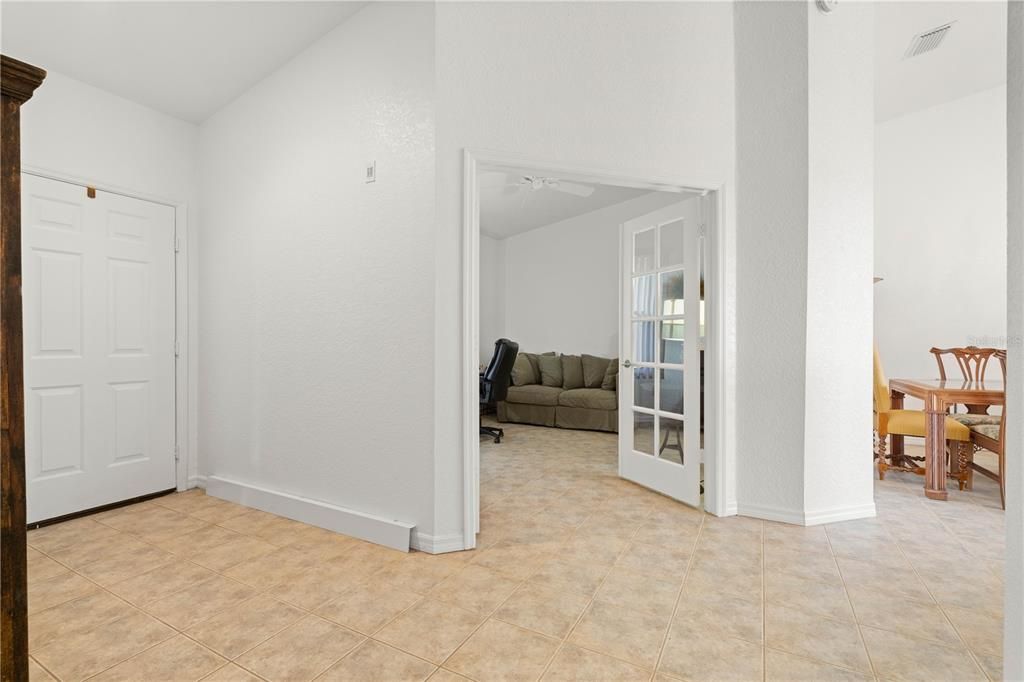 合同活跃: $579,000 (3 贝兹, 2 浴室, 2018 平方英尺)