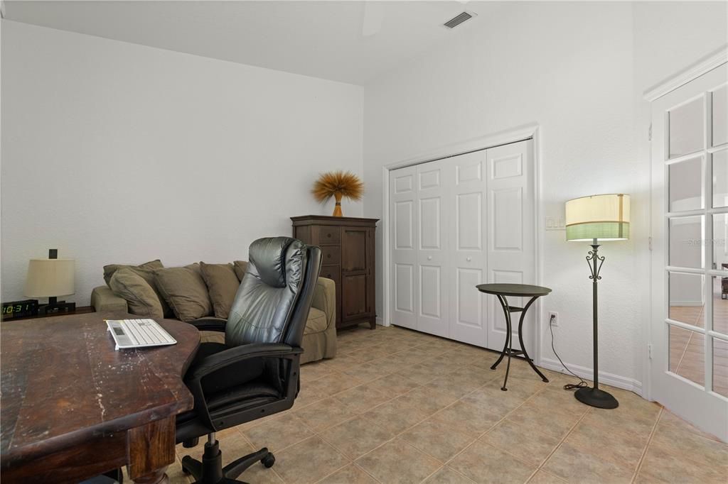 合同活跃: $579,000 (3 贝兹, 2 浴室, 2018 平方英尺)