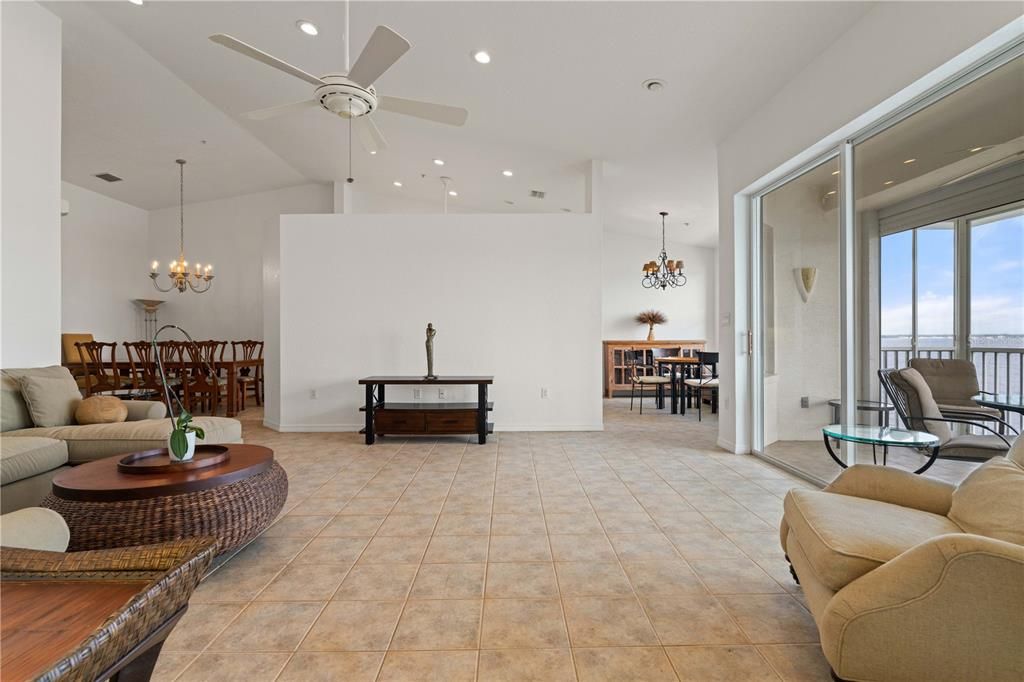 合同活跃: $579,000 (3 贝兹, 2 浴室, 2018 平方英尺)