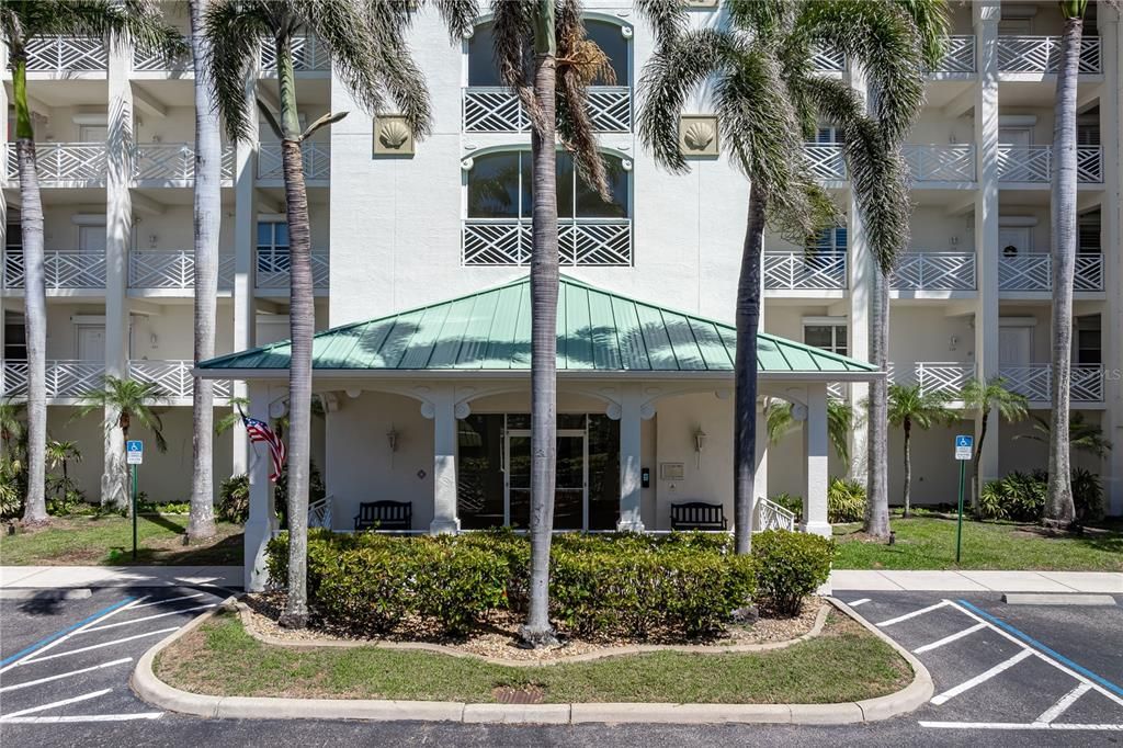 合同活跃: $579,000 (3 贝兹, 2 浴室, 2018 平方英尺)