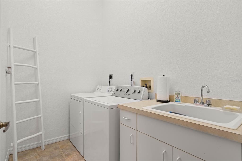 合同活跃: $579,000 (3 贝兹, 2 浴室, 2018 平方英尺)