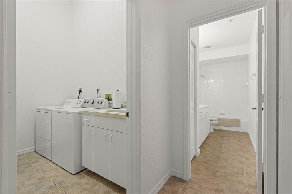 合同活跃: $579,000 (3 贝兹, 2 浴室, 2018 平方英尺)