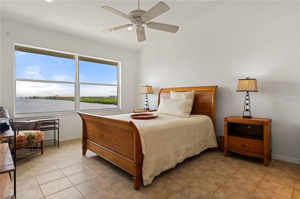 合同活跃: $579,000 (3 贝兹, 2 浴室, 2018 平方英尺)