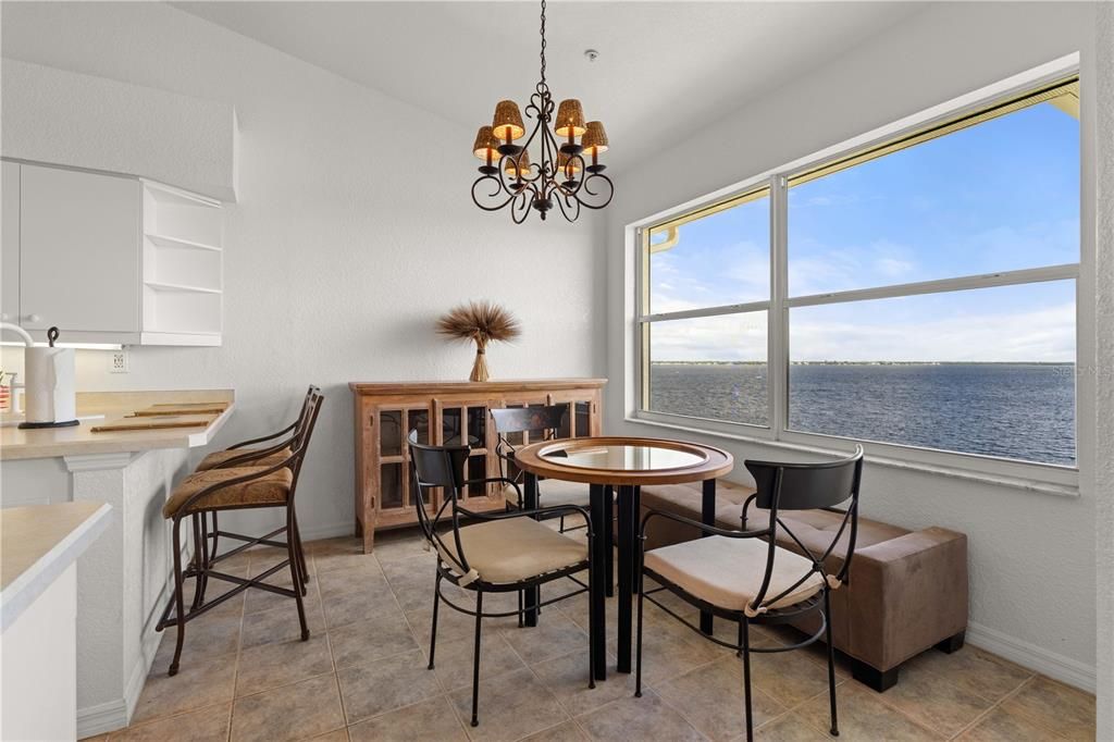 合同活跃: $579,000 (3 贝兹, 2 浴室, 2018 平方英尺)