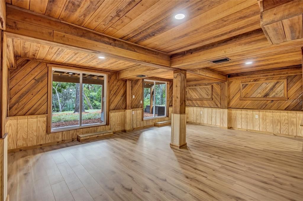 На продажу: $529,900 (3 спален, 2 ванн, 1963 Квадратных фут)