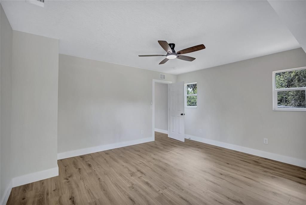 На продажу: $529,900 (3 спален, 2 ванн, 1963 Квадратных фут)