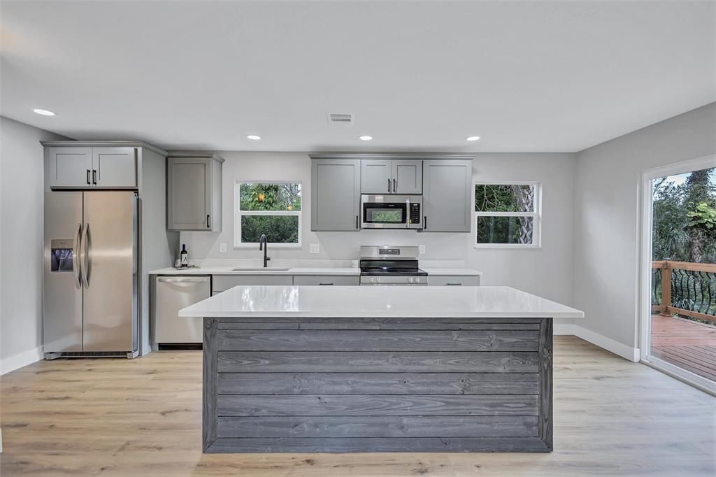 На продажу: $529,900 (3 спален, 2 ванн, 1963 Квадратных фут)