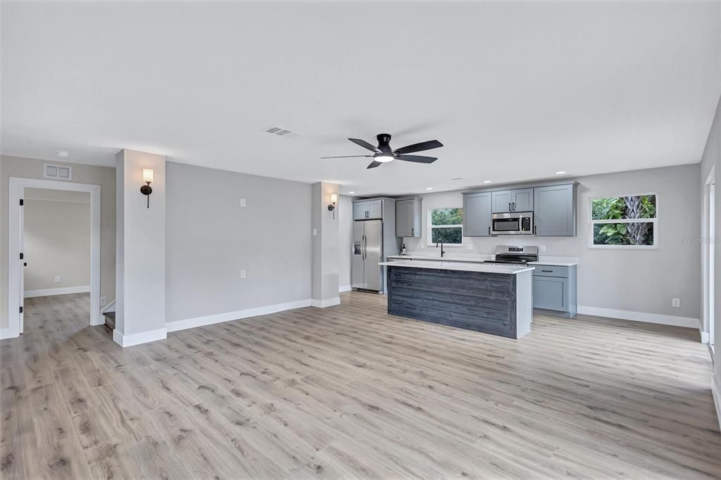 На продажу: $529,900 (3 спален, 2 ванн, 1963 Квадратных фут)