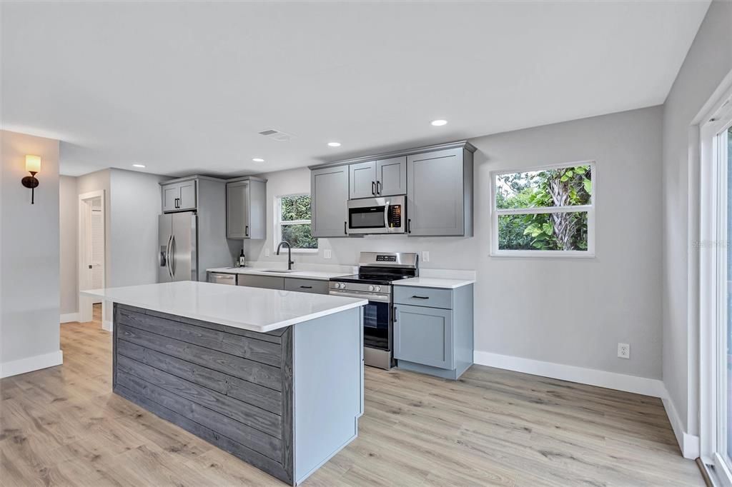 На продажу: $529,900 (3 спален, 2 ванн, 1963 Квадратных фут)