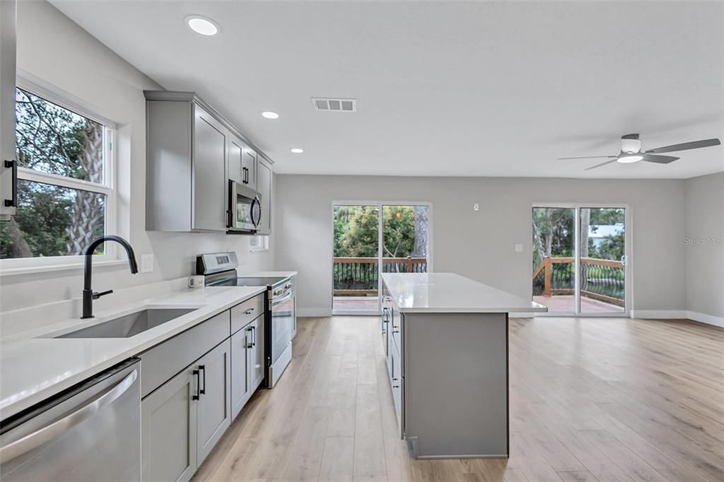 На продажу: $529,900 (3 спален, 2 ванн, 1963 Квадратных фут)