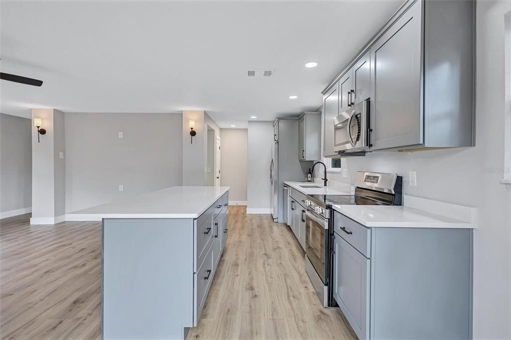 На продажу: $529,900 (3 спален, 2 ванн, 1963 Квадратных фут)