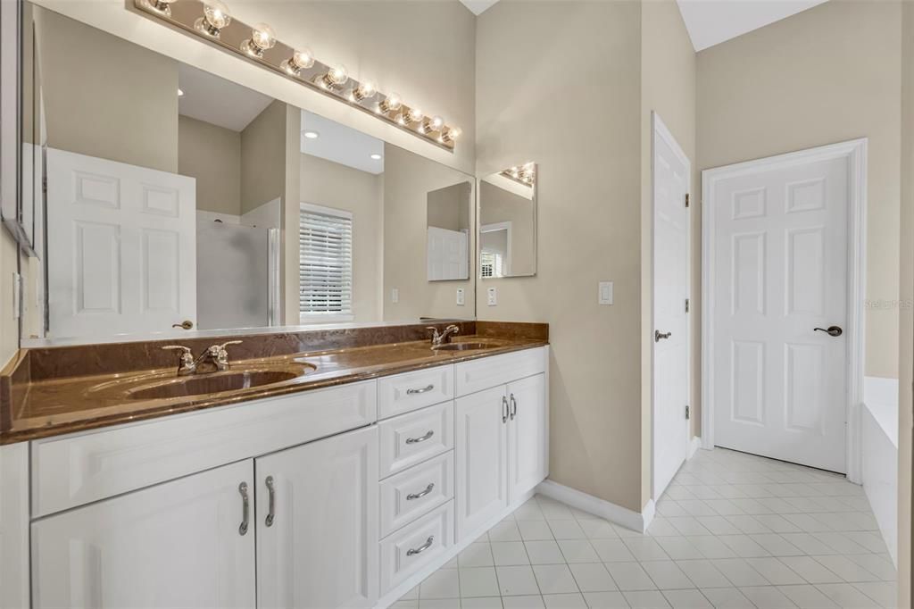 Activo con contrato: $775,000 (3 camas, 2 baños, 2625 Pies cuadrados)