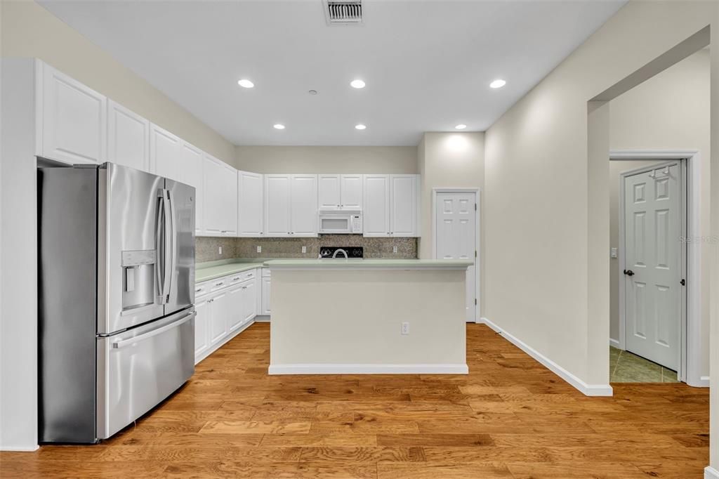 Activo con contrato: $775,000 (3 camas, 2 baños, 2625 Pies cuadrados)