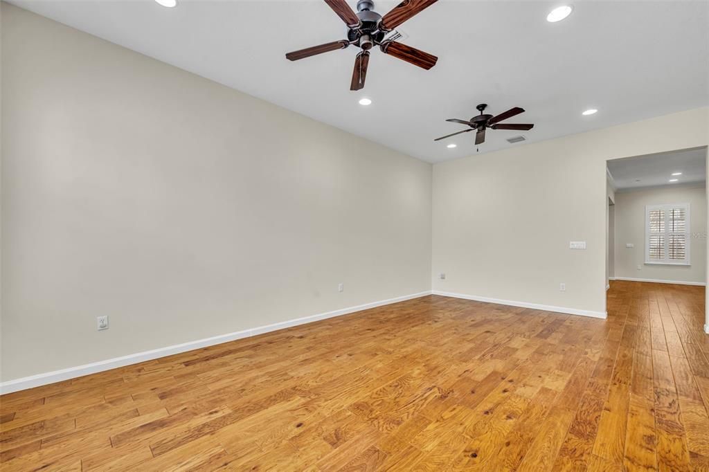 Activo con contrato: $775,000 (3 camas, 2 baños, 2625 Pies cuadrados)