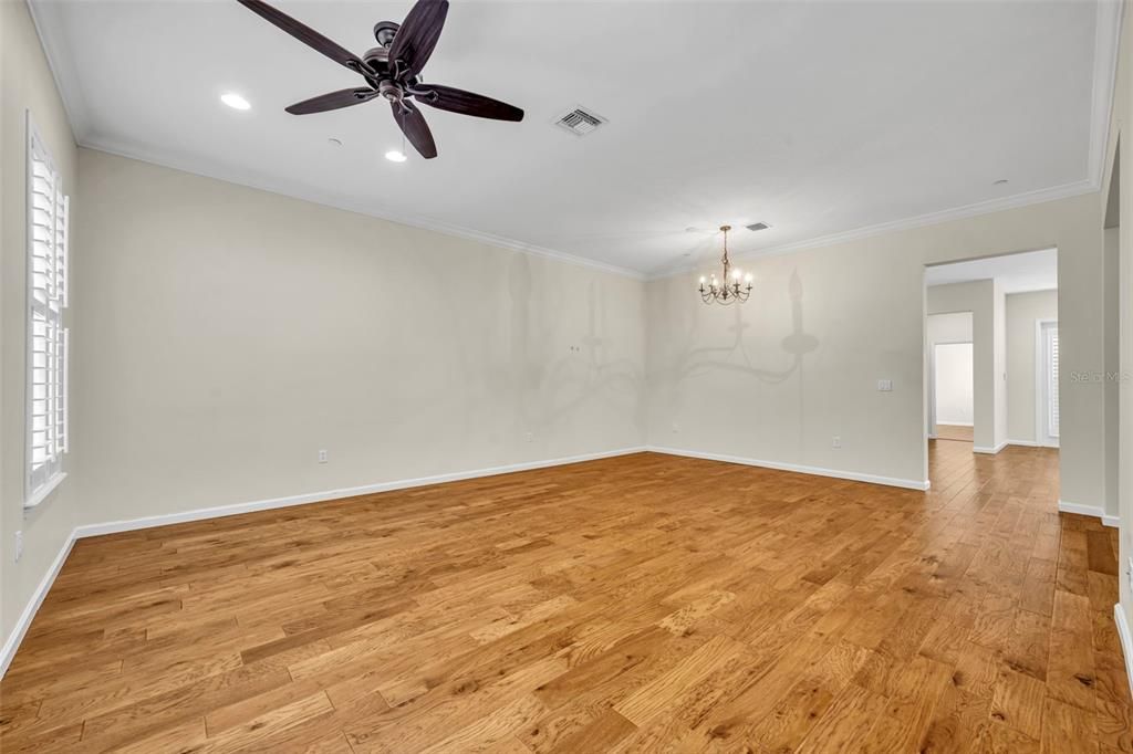 Activo con contrato: $775,000 (3 camas, 2 baños, 2625 Pies cuadrados)