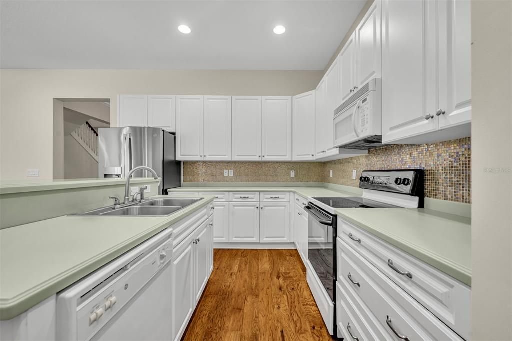 Activo con contrato: $775,000 (3 camas, 2 baños, 2625 Pies cuadrados)