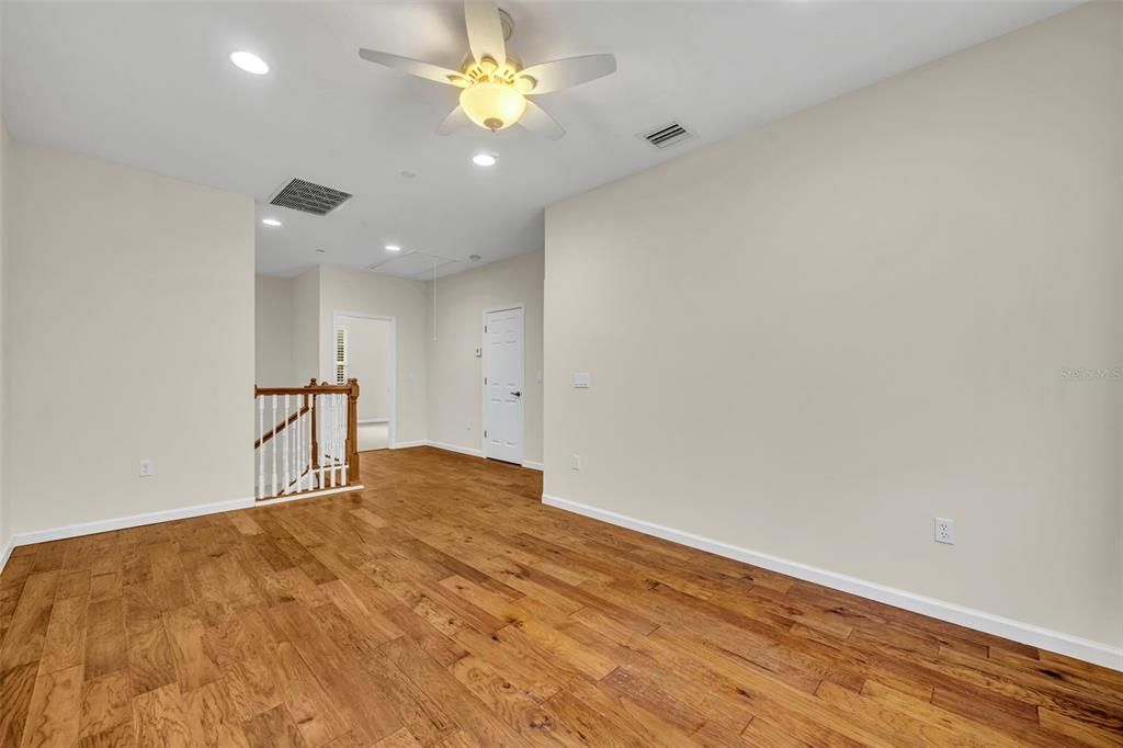 Activo con contrato: $775,000 (3 camas, 2 baños, 2625 Pies cuadrados)