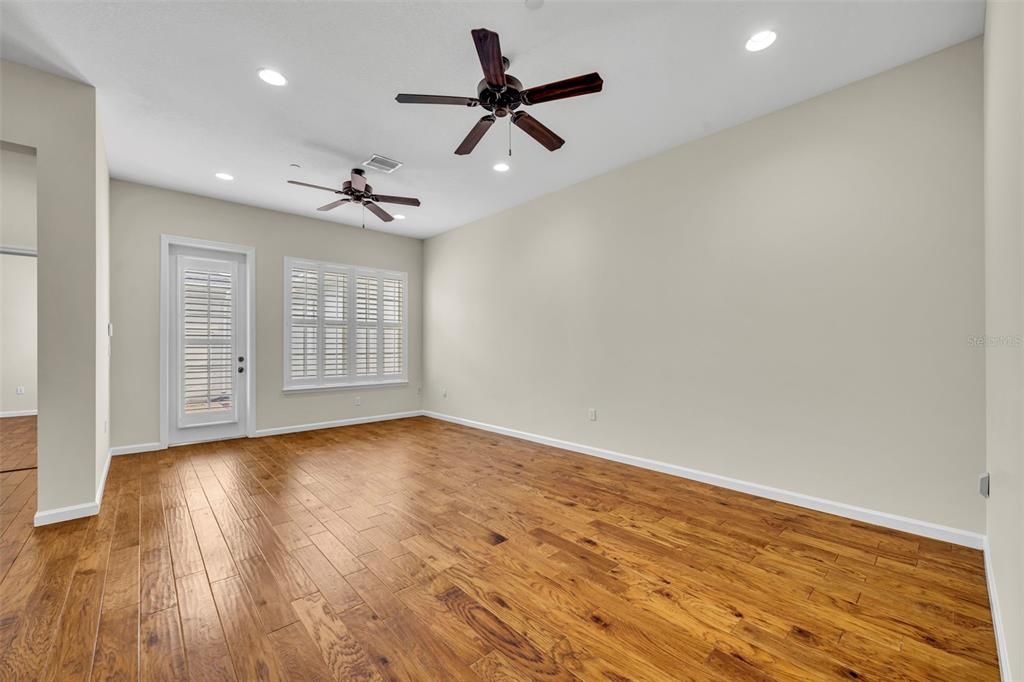 Activo con contrato: $775,000 (3 camas, 2 baños, 2625 Pies cuadrados)