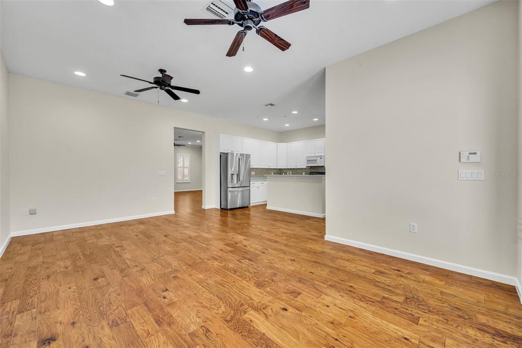 Activo con contrato: $775,000 (3 camas, 2 baños, 2625 Pies cuadrados)