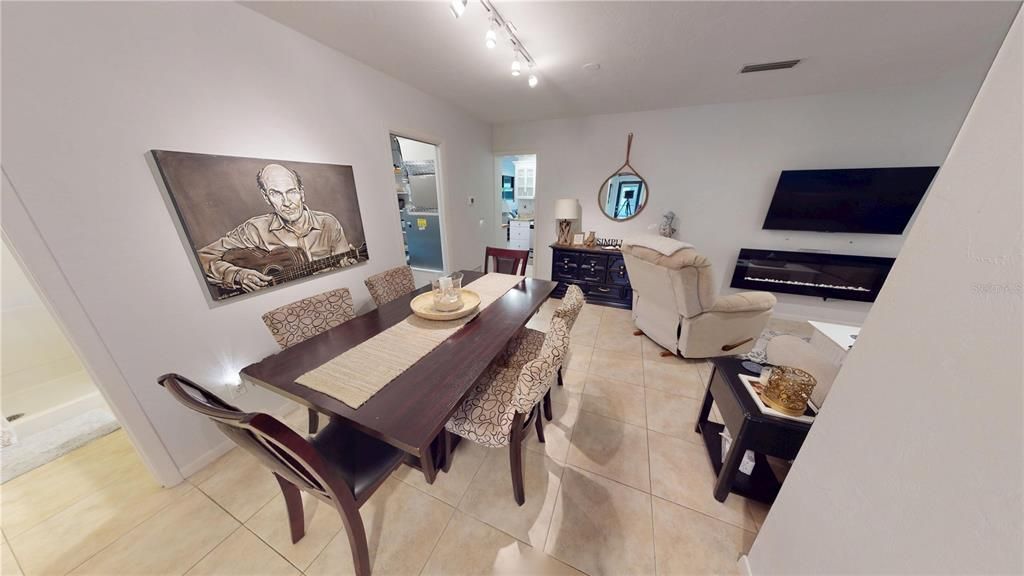 待售: $679,000 (4 贝兹, 2 浴室, 1530 平方英尺)