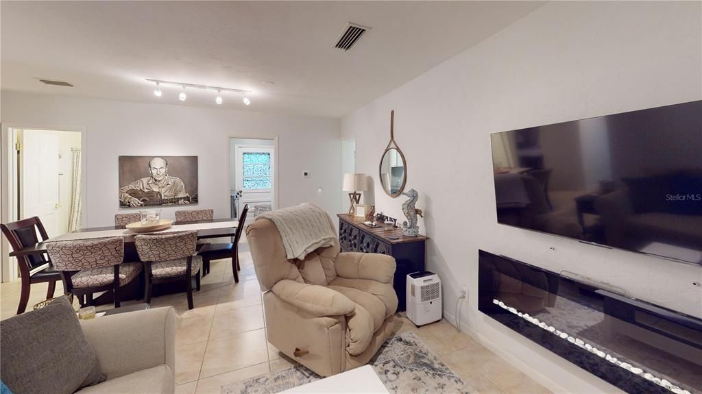 待售: $679,000 (4 贝兹, 2 浴室, 1530 平方英尺)