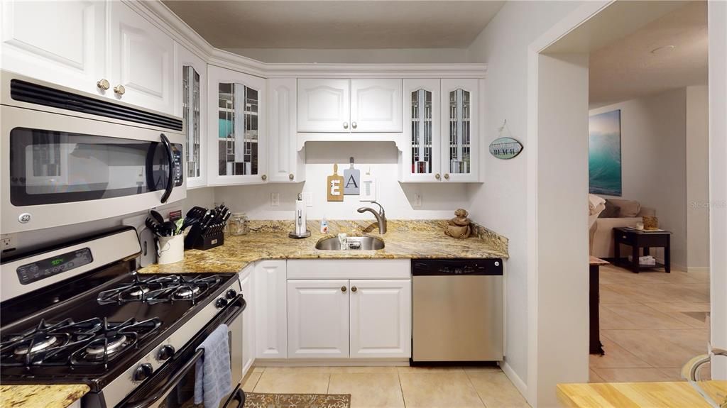 待售: $679,000 (4 贝兹, 2 浴室, 1530 平方英尺)