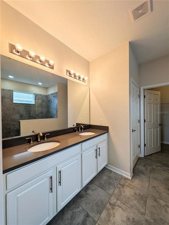 For Sale: $324,900 (2 beds, 2 baths, 1637 Square Feet)