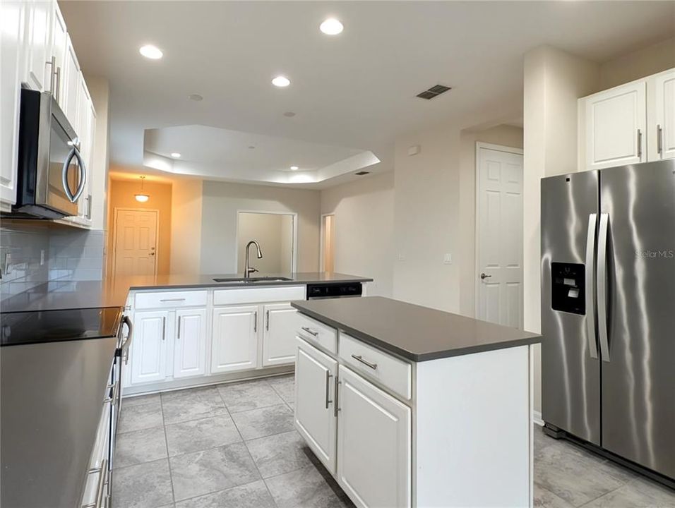 For Sale: $324,900 (2 beds, 2 baths, 1637 Square Feet)