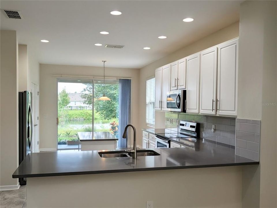 For Sale: $324,900 (2 beds, 2 baths, 1637 Square Feet)