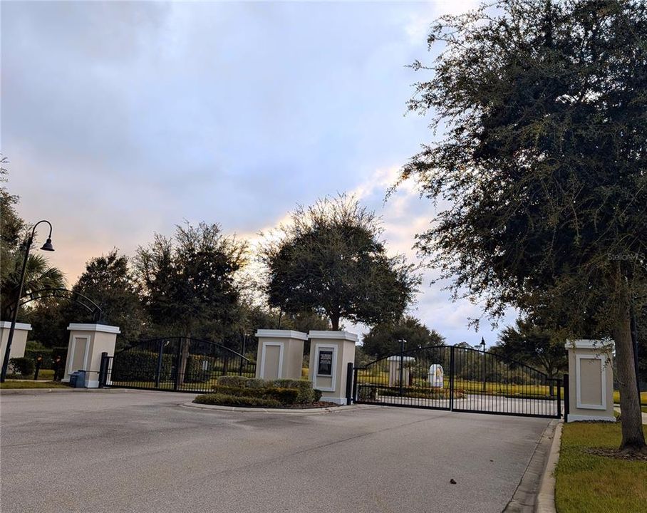 For Sale: $324,900 (2 beds, 2 baths, 1637 Square Feet)