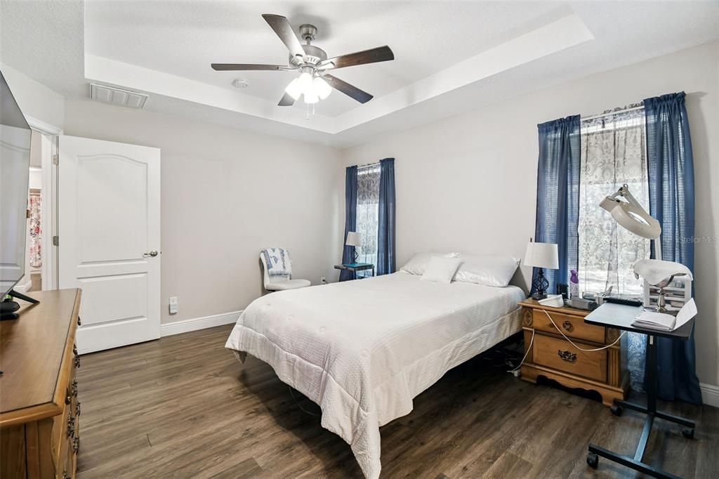 For Sale: $325,000 (3 beds, 2 baths, 1164 Square Feet)