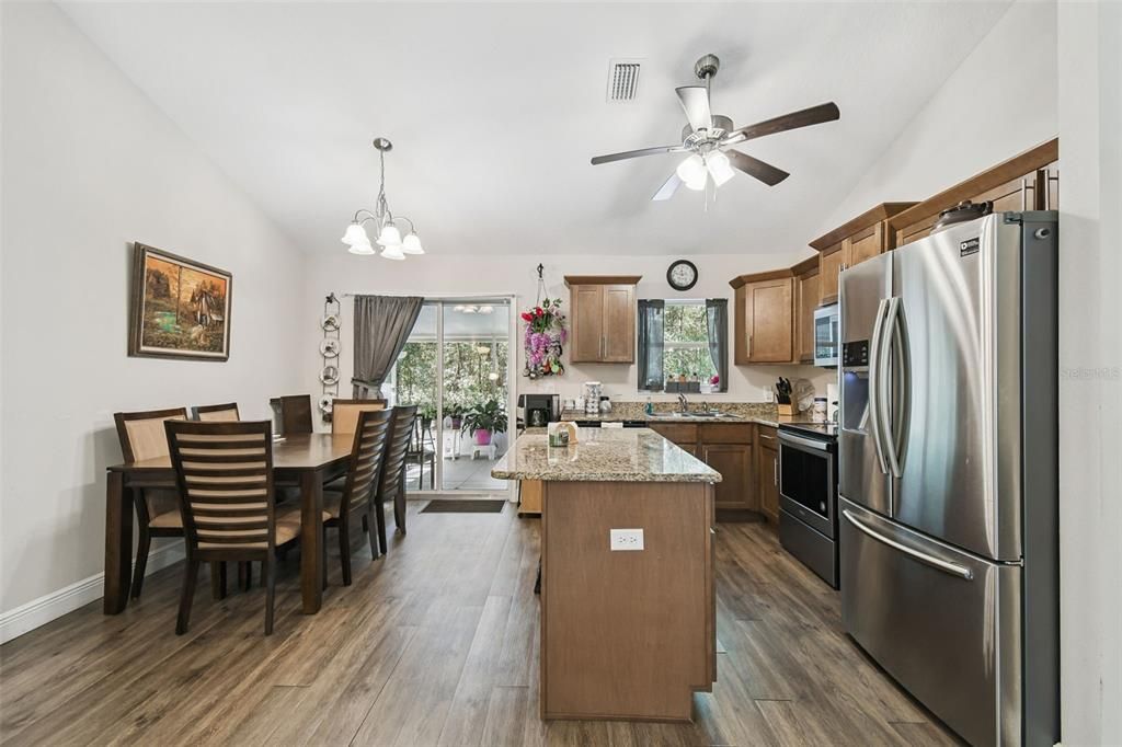 For Sale: $325,000 (3 beds, 2 baths, 1164 Square Feet)