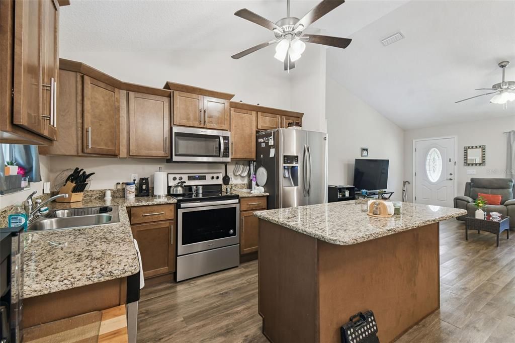 For Sale: $325,000 (3 beds, 2 baths, 1164 Square Feet)