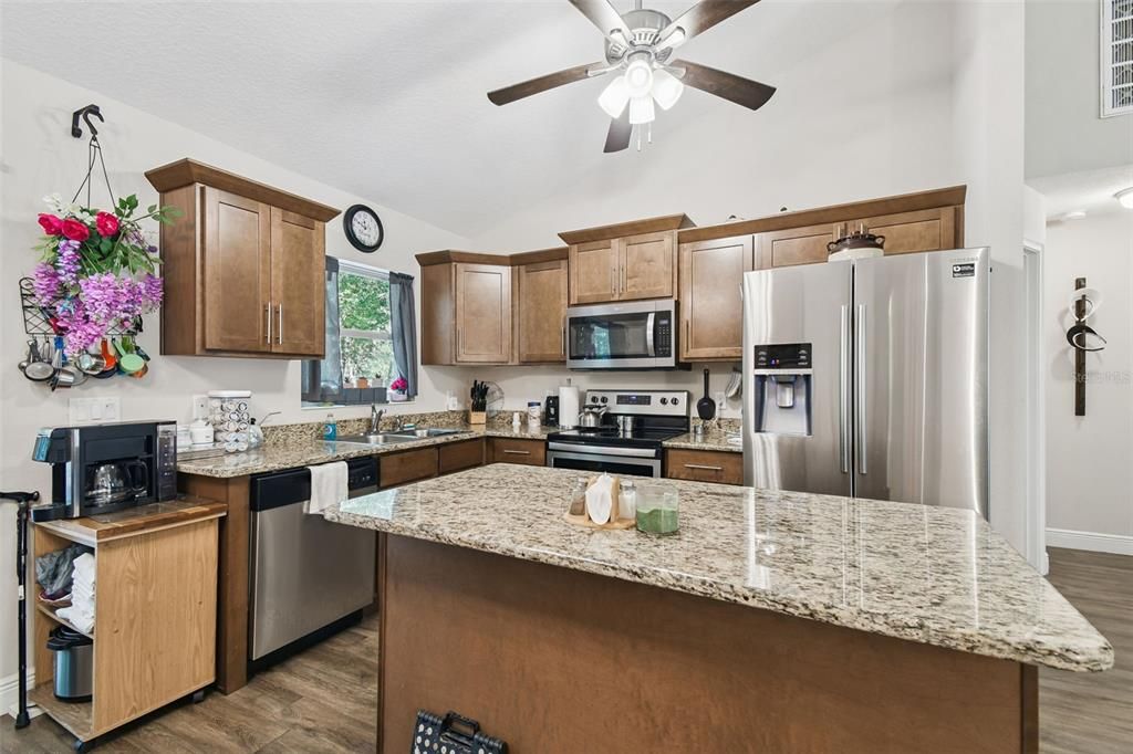 For Sale: $325,000 (3 beds, 2 baths, 1164 Square Feet)