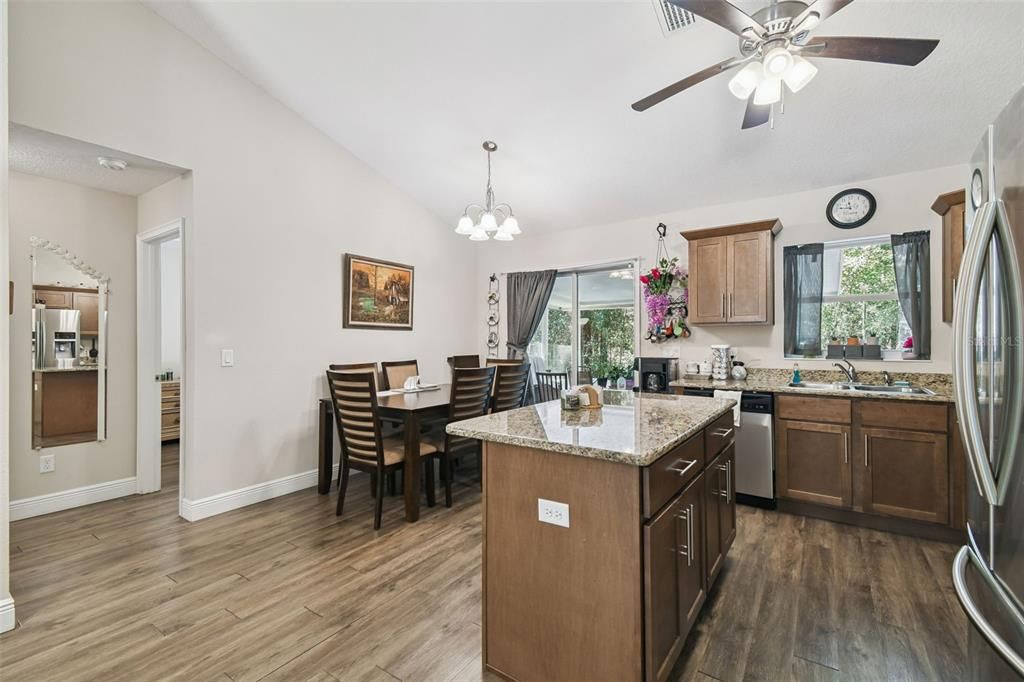 For Sale: $325,000 (3 beds, 2 baths, 1164 Square Feet)