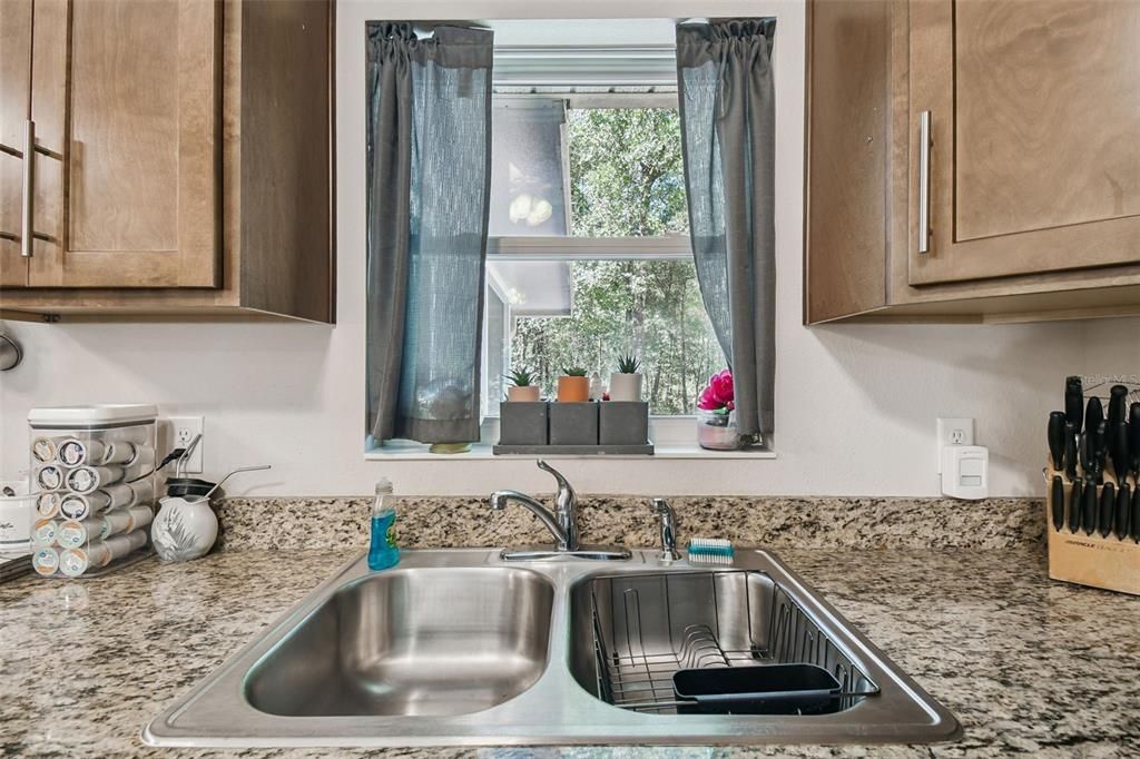 For Sale: $325,000 (3 beds, 2 baths, 1164 Square Feet)