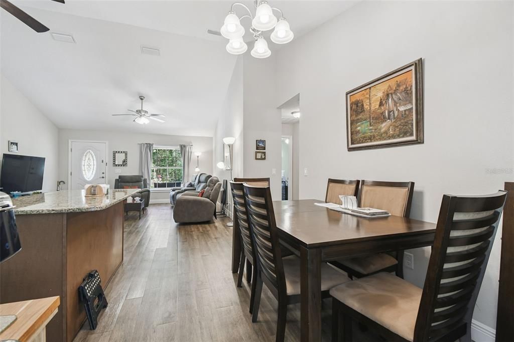 For Sale: $325,000 (3 beds, 2 baths, 1164 Square Feet)