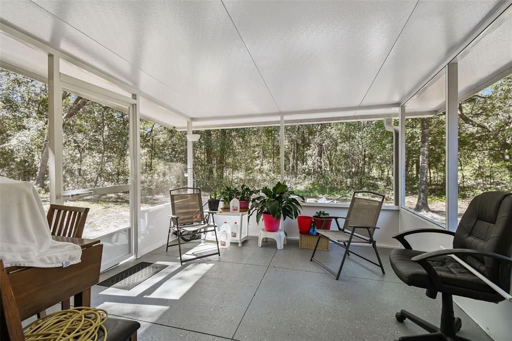 For Sale: $325,000 (3 beds, 2 baths, 1164 Square Feet)