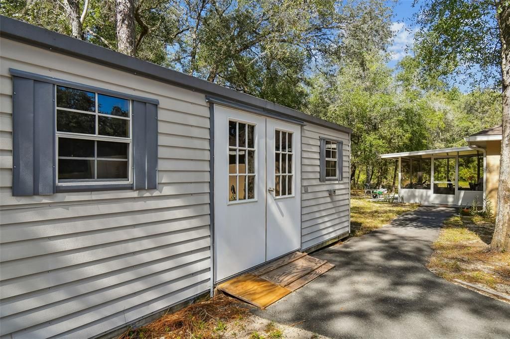 For Sale: $325,000 (3 beds, 2 baths, 1164 Square Feet)