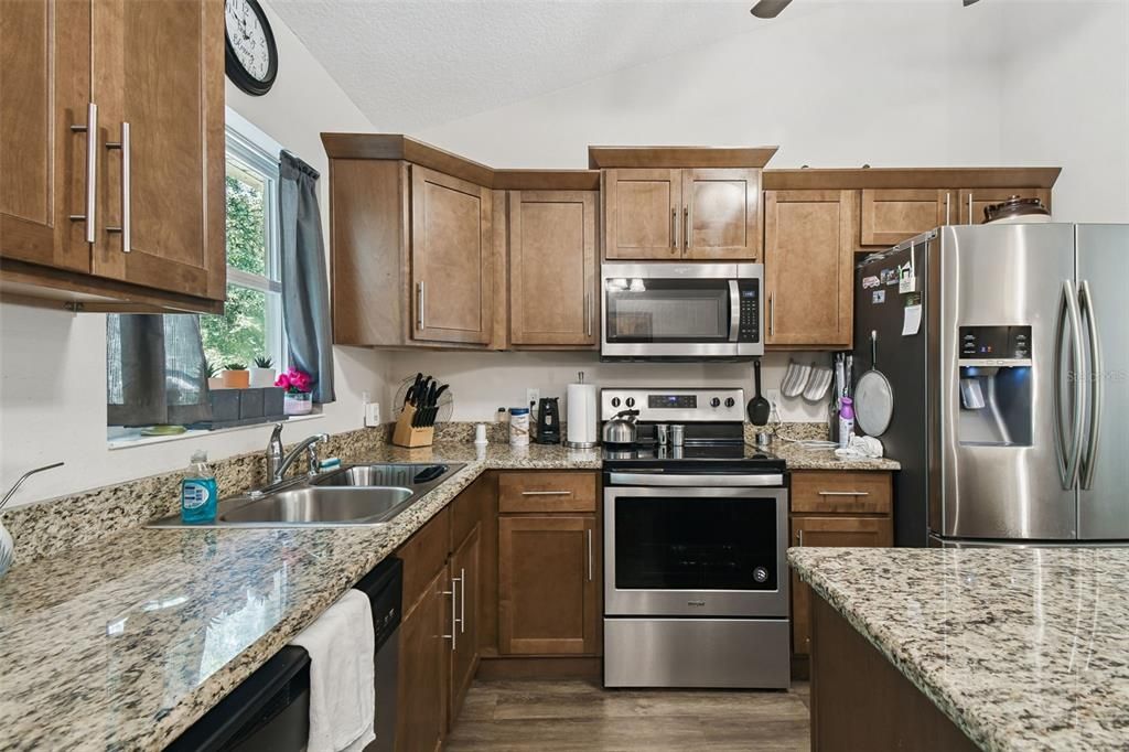 For Sale: $325,000 (3 beds, 2 baths, 1164 Square Feet)