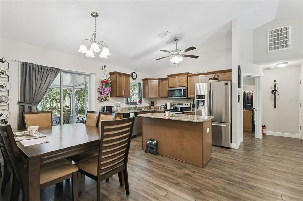 For Sale: $325,000 (3 beds, 2 baths, 1164 Square Feet)