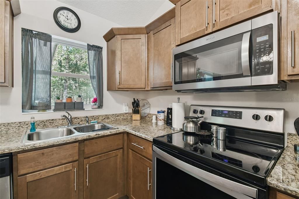 For Sale: $325,000 (3 beds, 2 baths, 1164 Square Feet)