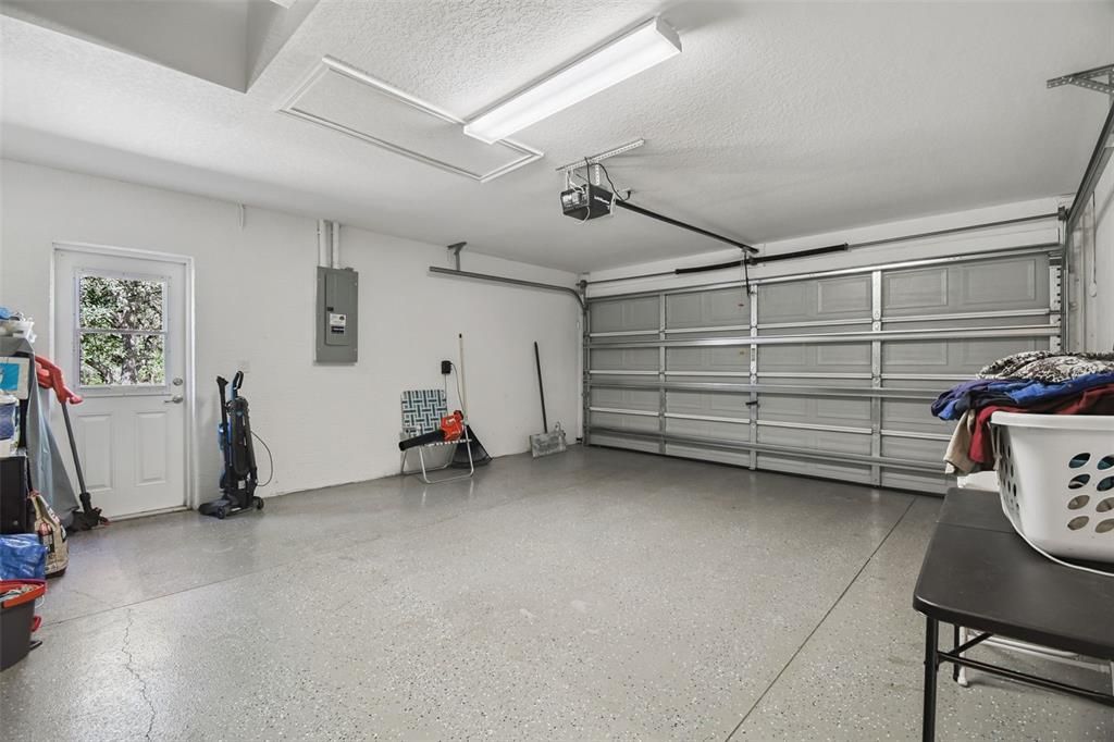 For Sale: $325,000 (3 beds, 2 baths, 1164 Square Feet)