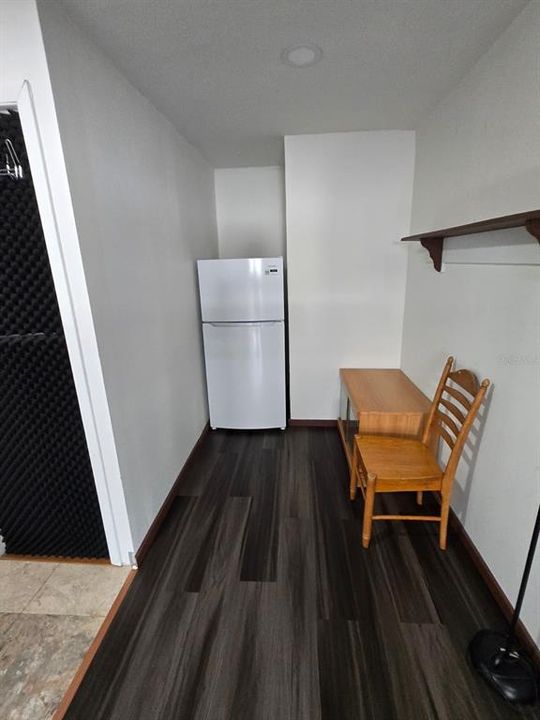 For Rent: $1,050 (1 beds, 1 baths, 713 Square Feet)