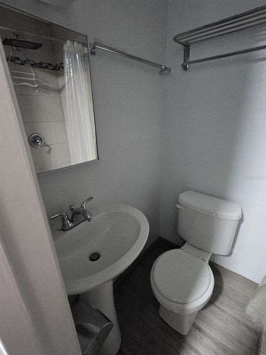 For Rent: $1,050 (1 beds, 1 baths, 713 Square Feet)