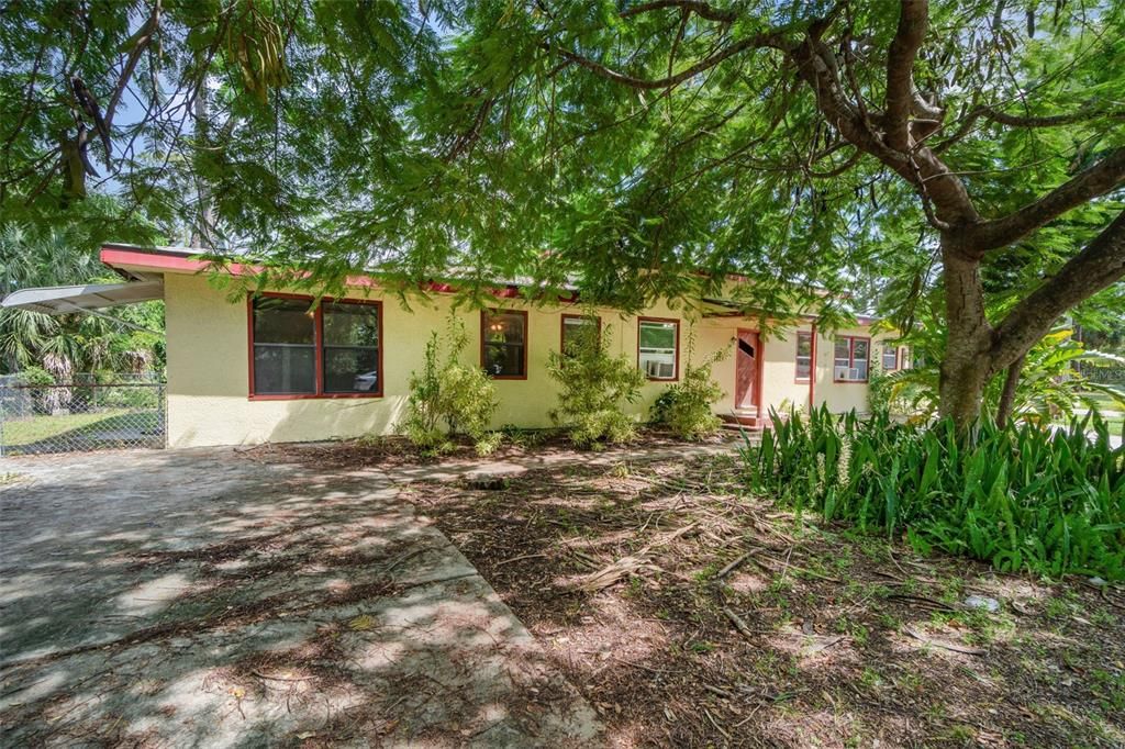 待售: $300,000 (3 贝兹, 2 浴室, 2056 平方英尺)